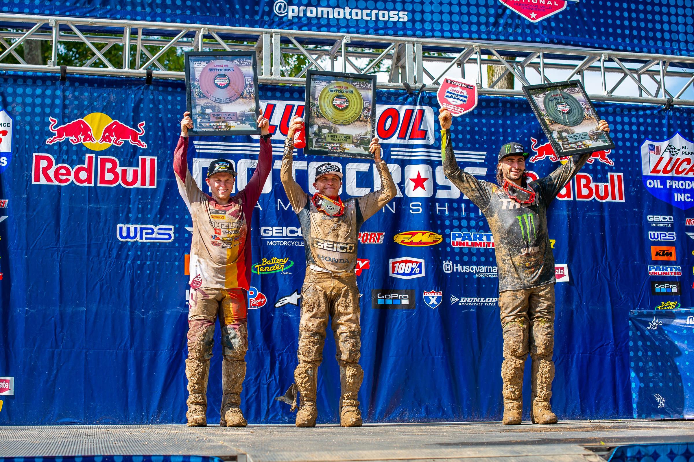 Podium_AlignMedia_MX20_Lorettas2_001