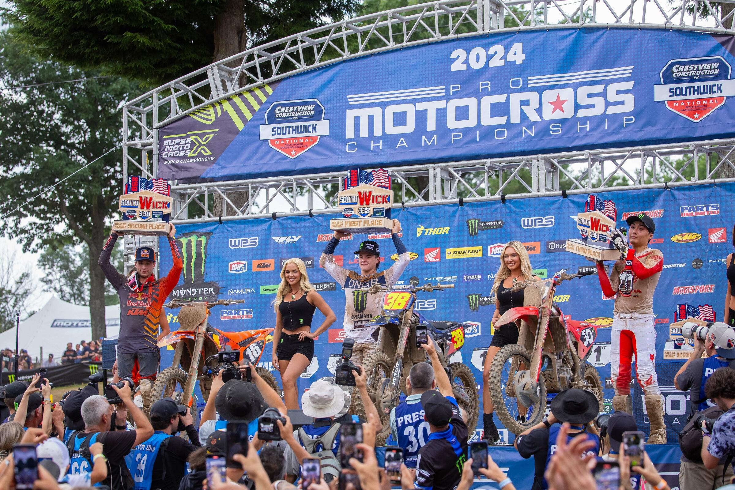 Podium_AlignMedia_MX24_Southwick_001